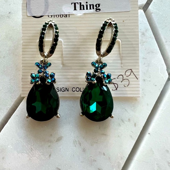 Gorgeous drop earrings with blue and green larger stone. Perfect for holidays! - Picture 5 of 5